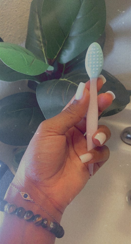 Exfoliating Lip Brush